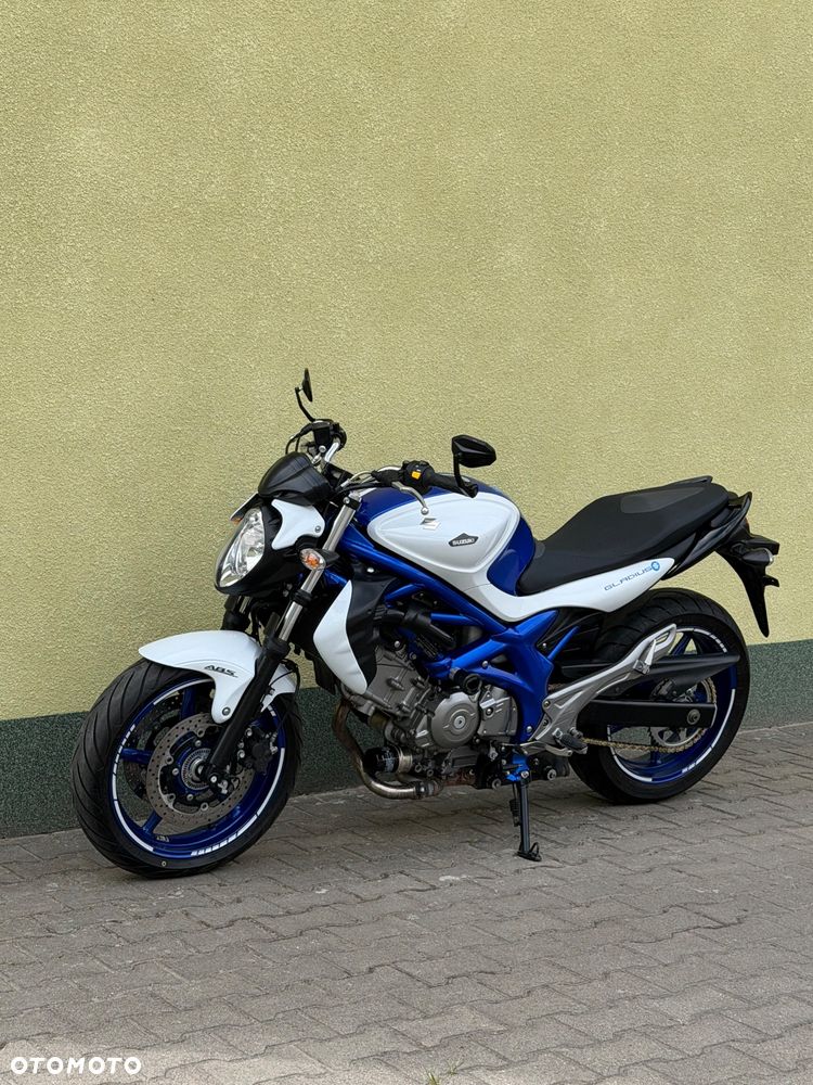 Suzuki Gladius - 27