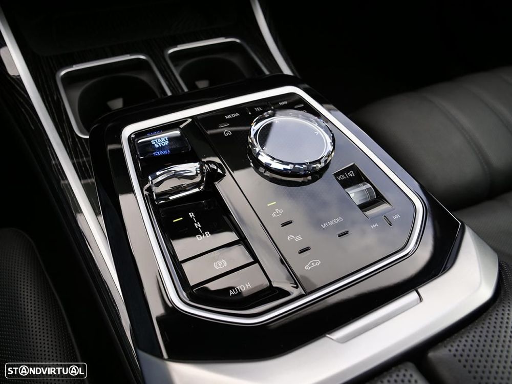 BMW i7 xDrive60 - 40