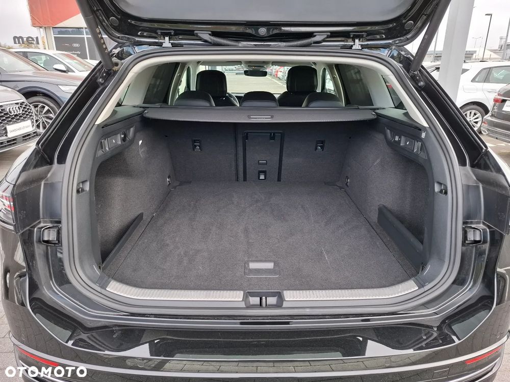 Volkswagen Passat Variant 2.0 TDI SCR DSG Elegance - 14