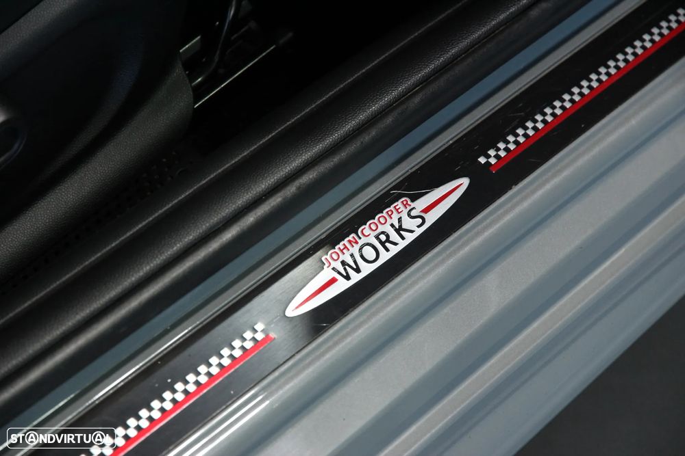 MINI Cabrio Cooper JCW - 11