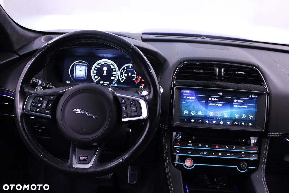 Jaguar F-Pace - 8