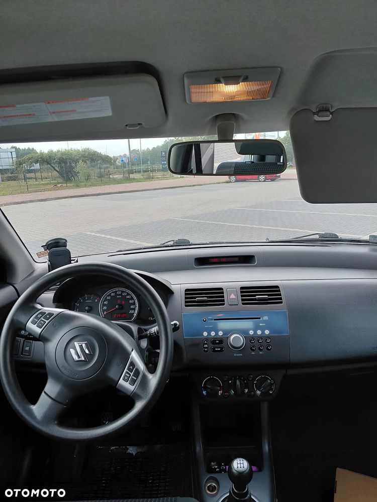 Suzuki Swift 2005 photo 5