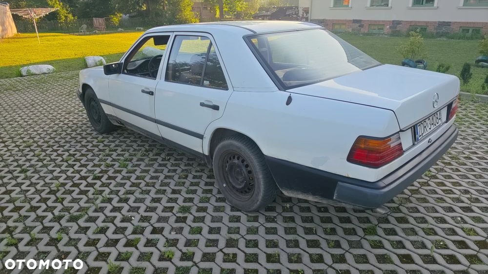 Mercedes-Benz W124 (1984-1993) - 23
