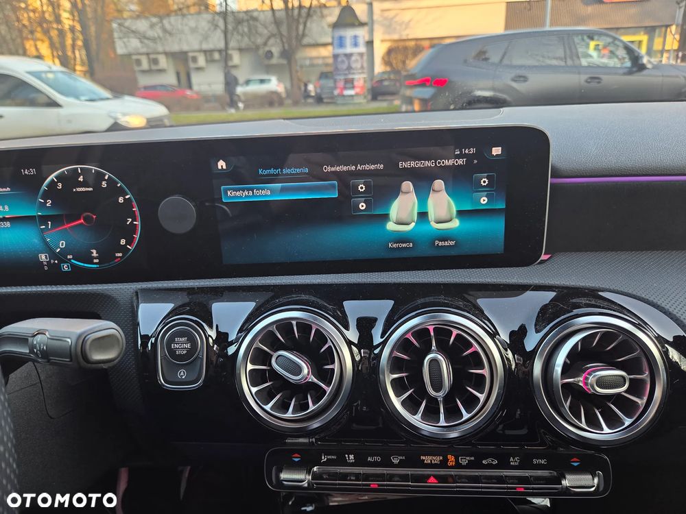 Mercedes-Benz Klasa A 220 4-Matic AMG Line 7G-DCT - 30