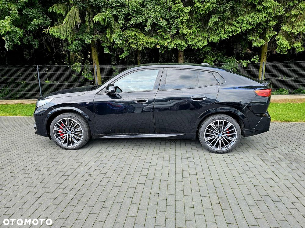 BMW iX2 eDrive20 66.5kWh M Sport - 3