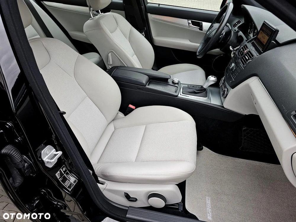 Mercedes-Benz Klasa C 280 7G-TRONIC Avantgarde Sport Edition + - 25
