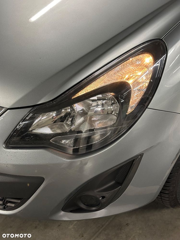 Opel Corsa 1.2 16V Cosmo - 15