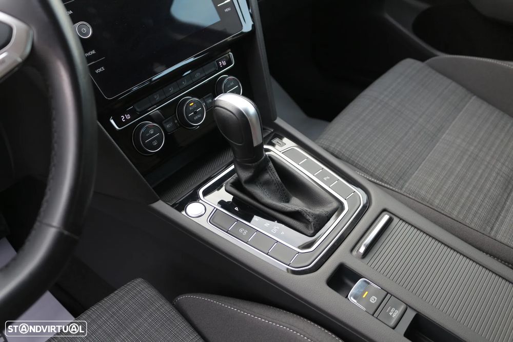 VW Passat Variant 2.0 TDi Business DSG - 14