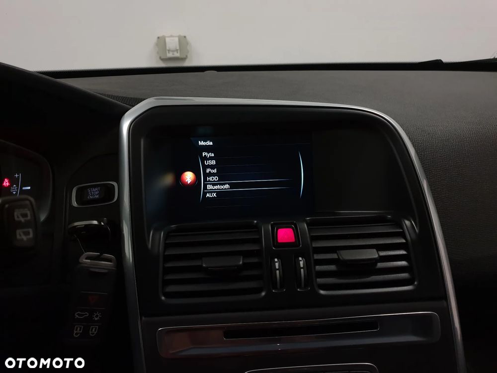 Volvo XC 60 D3 Drive-E Momentum - 19