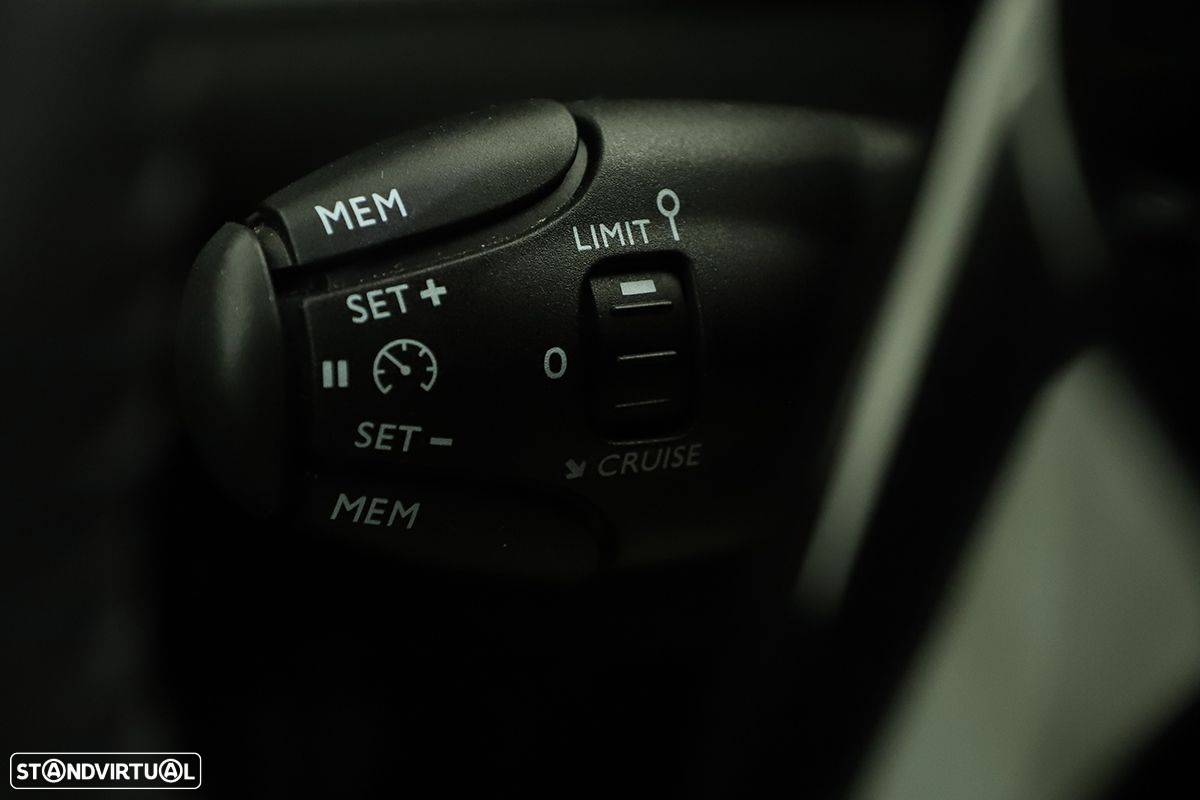 Peugeot 2008 1.2 PureTech Allure - 33