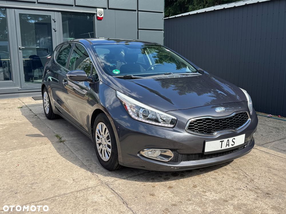 Kia Ceed 1.6 GDI Dream Team Edition - 3
