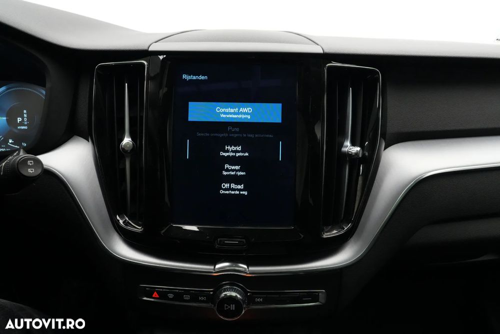 Volvo XC 60 T8 Twin Engine AWD Momentum Pro - 23