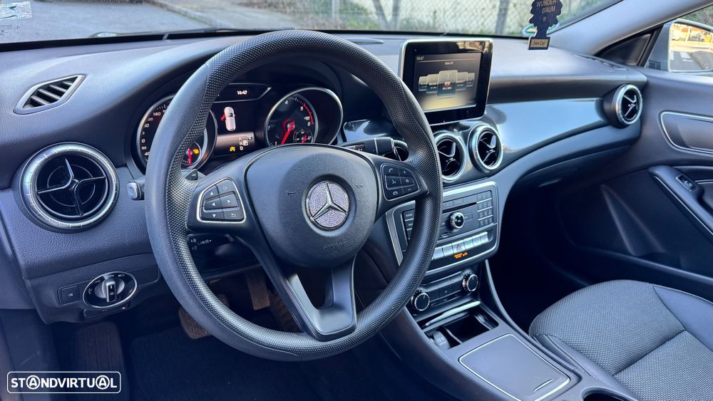 Mercedes-Benz CLA 200 Shooting Brake d 7G-DCT Urban - 13
