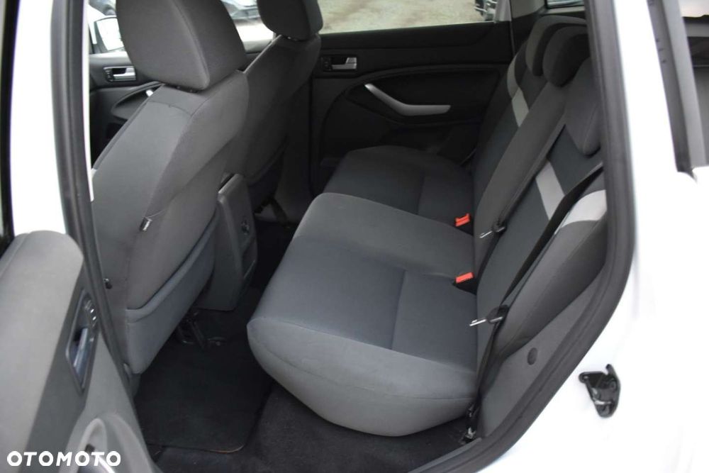 Ford Kuga 2.0 TDCi 2x4 Titanium - 10