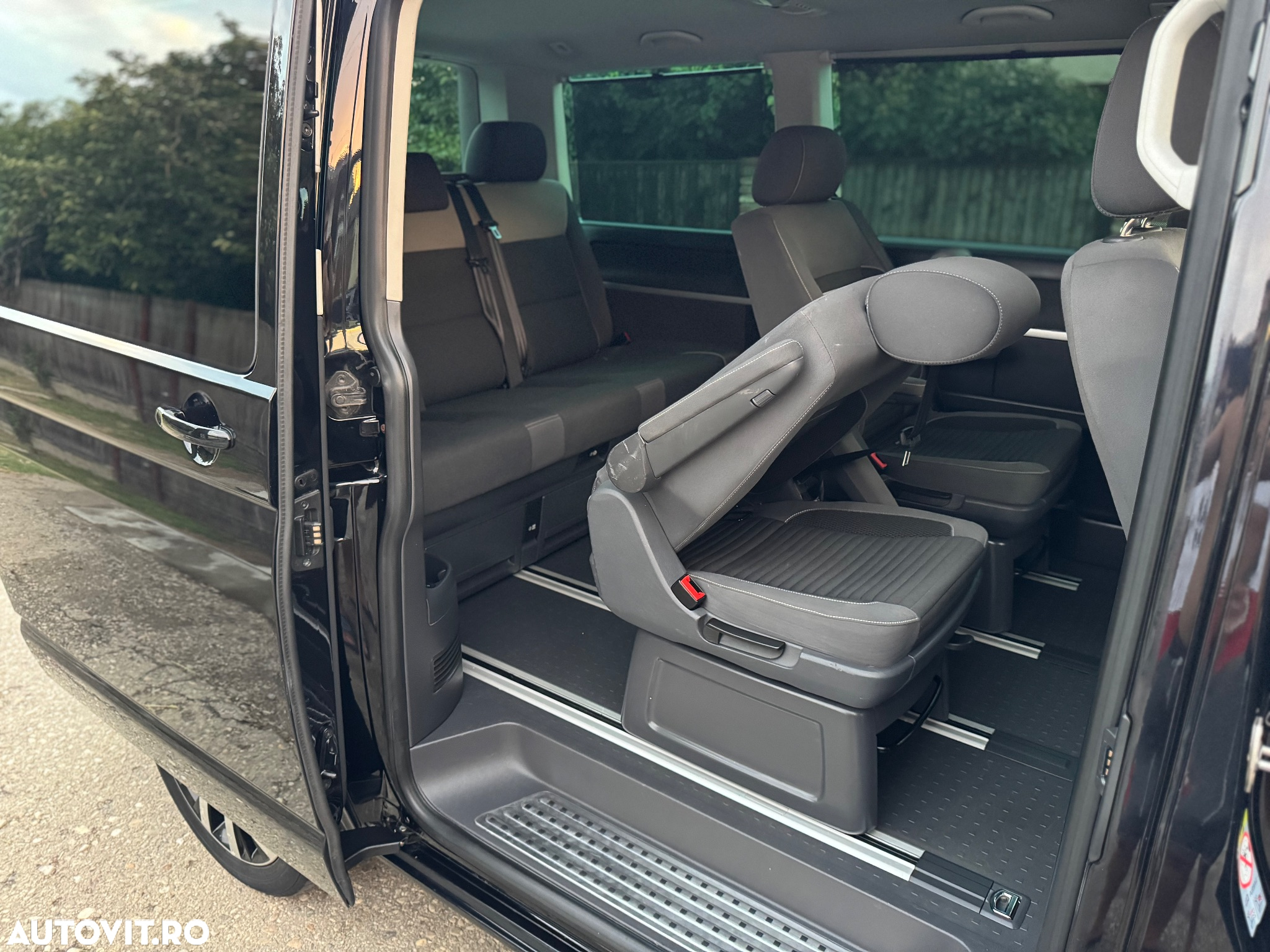 Volkswagen Multivan - 11