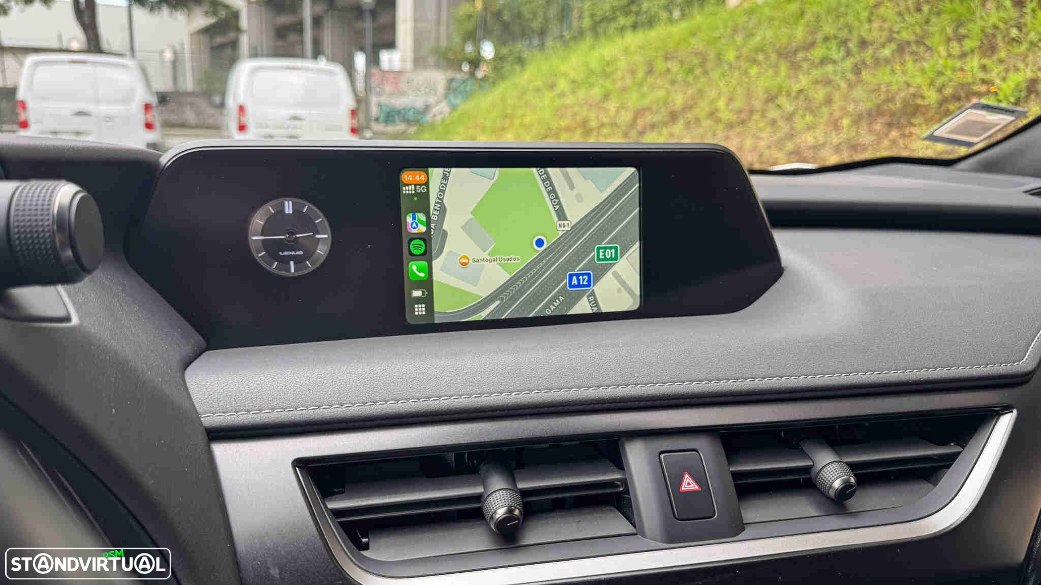 Lexus UX 250h Premium - 11