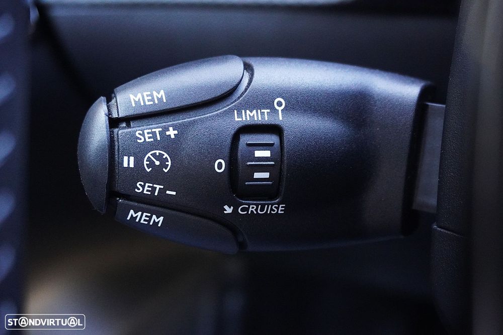 Peugeot 208 1.2 PureTech Allure Pack - 26
