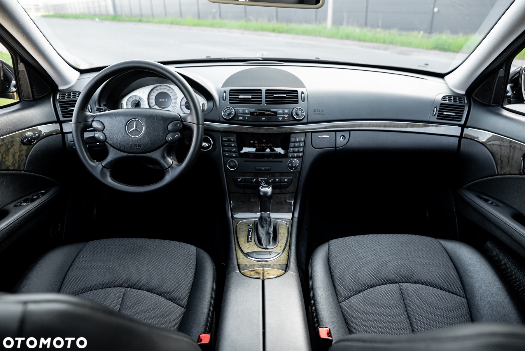 Mercedes-Benz Klasa E 200 BlueEFFICIENCY 7G-TRONIC Avantgarde - 25