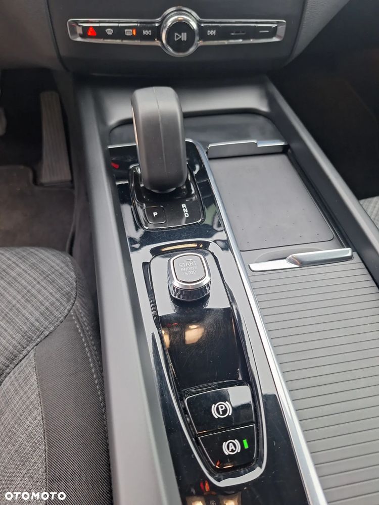 Volvo XC 60 B4 D Momentum Pro - 10