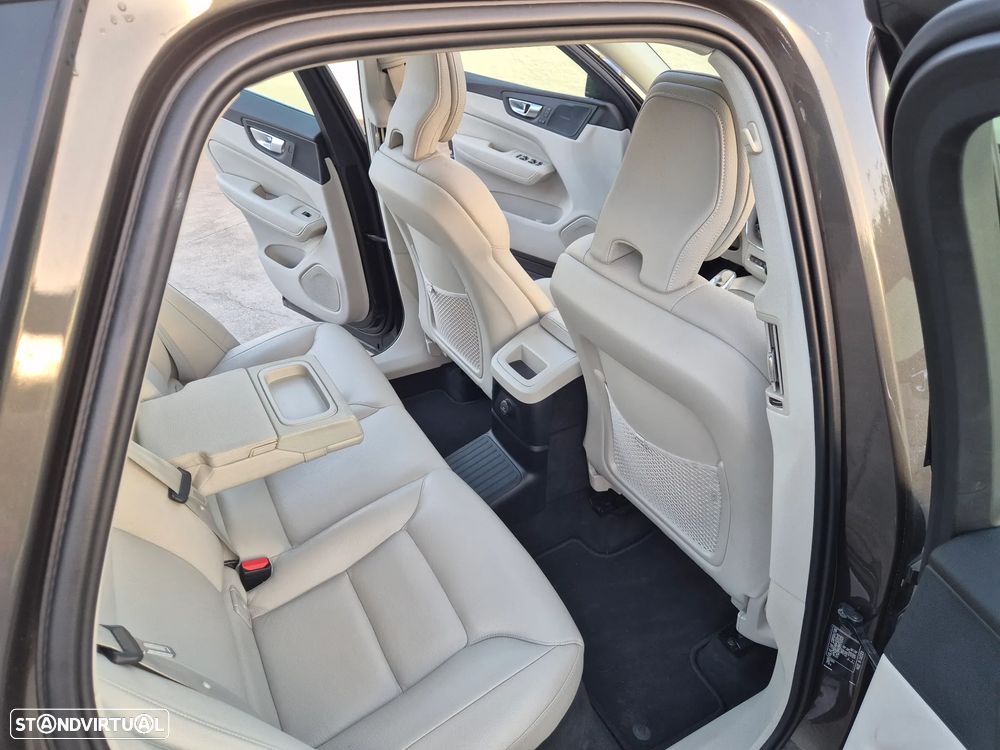 Volvo XC 60 2.0 T8 PHEV Inscription AWD - 39