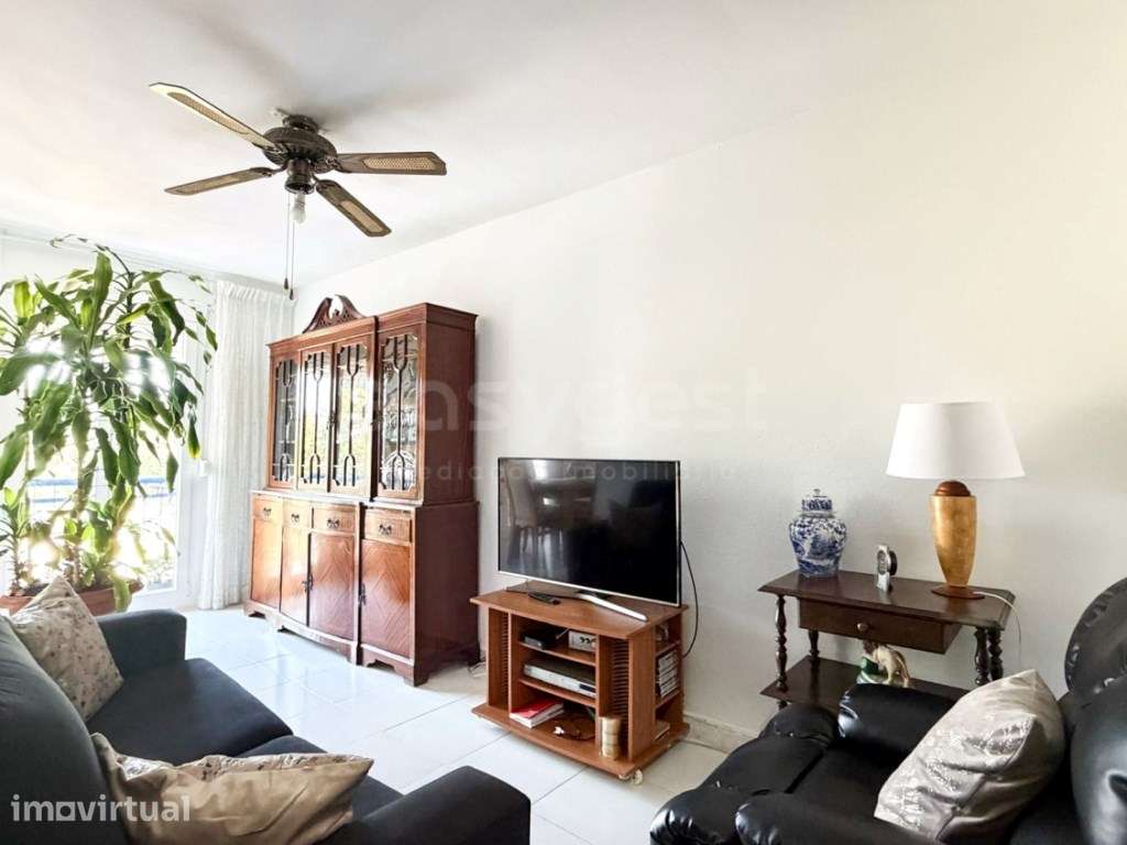 Apartamento T3 com Arrecadação, na Praceta João Villaret, Vale da A... - Grande imagem: 3/25