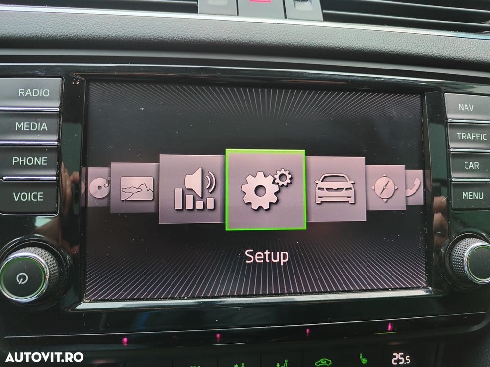 Skoda Octavia 1.6 TDI STYLE DSG - 26