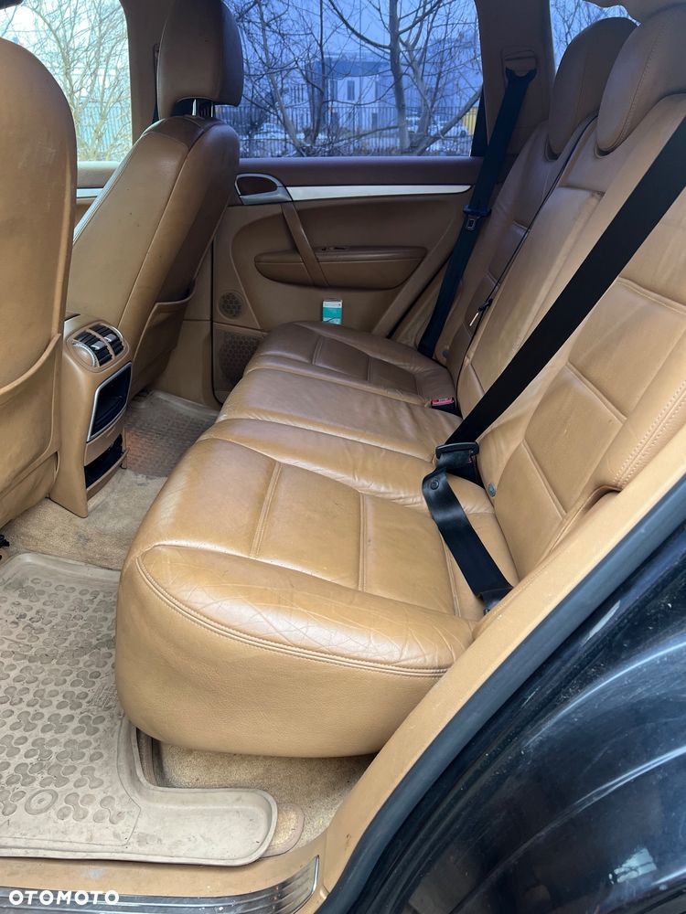 Porsche Cayenne - 21