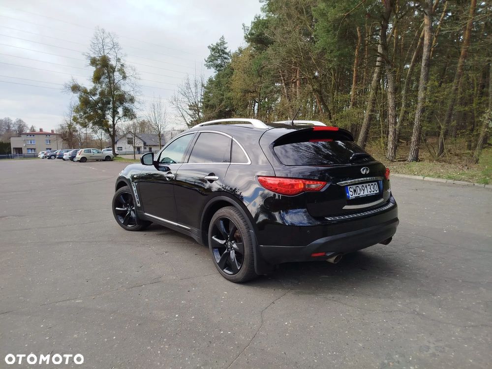 Infiniti Q70 - 2