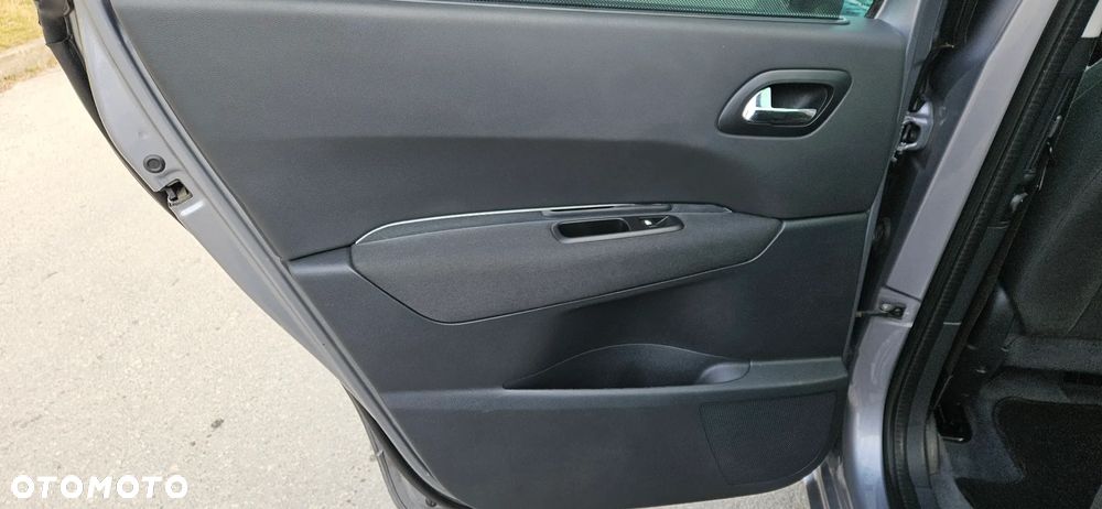 Peugeot 5008 - 32