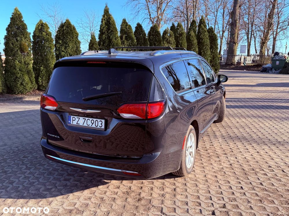 Chrysler Pacifica - 3