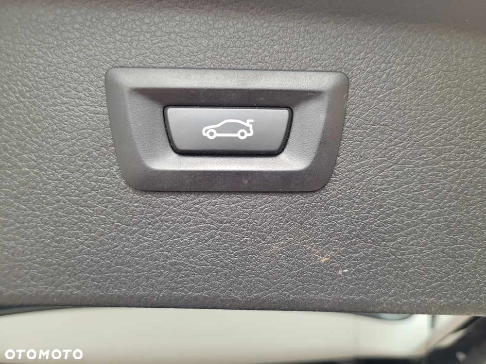 BMW Seria 2 218d - 22