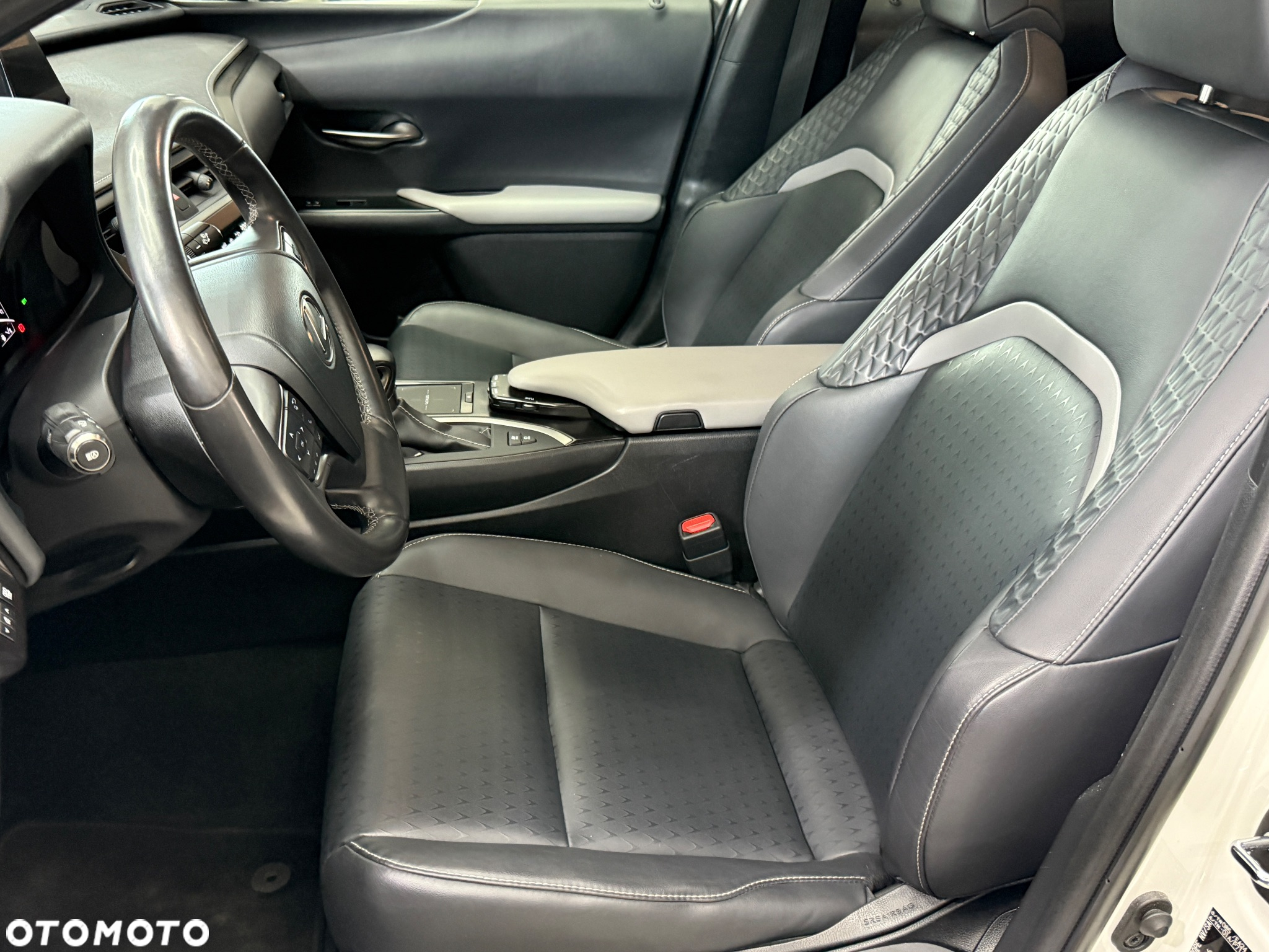 Lexus UX 250h - 17