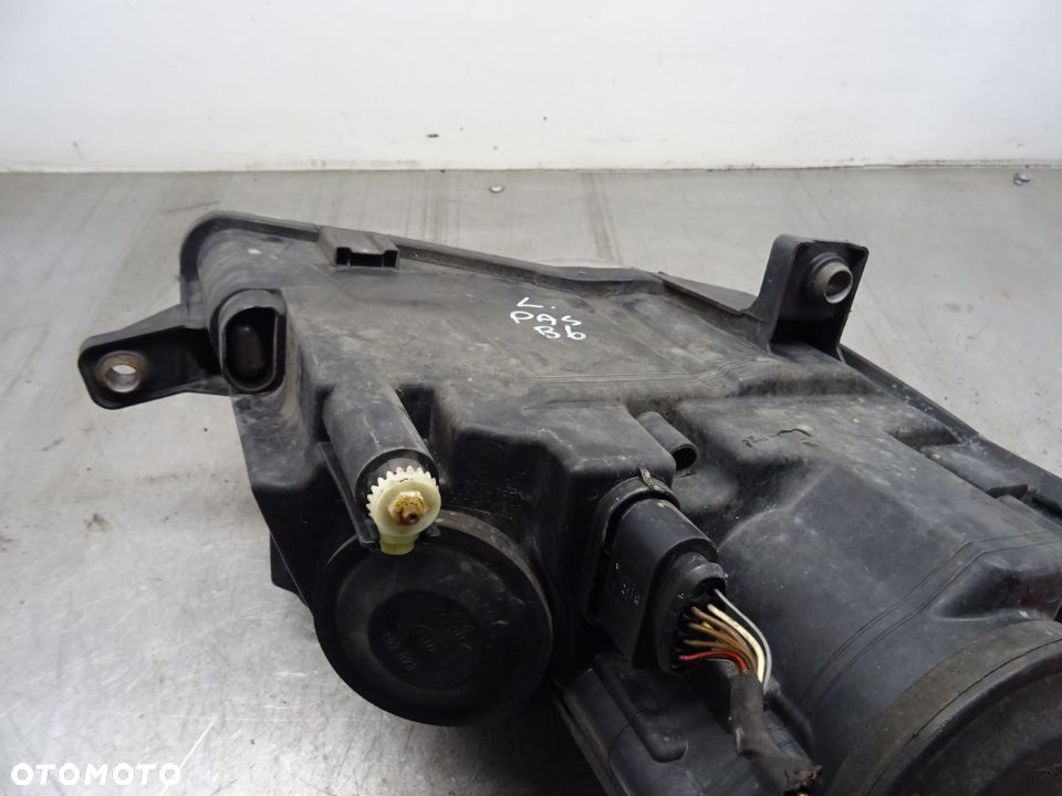 VW PASSAT B6 05-09 2.0TDI REFLEKTOR LAMPA PRAWY LEWY PRZÓD - 10