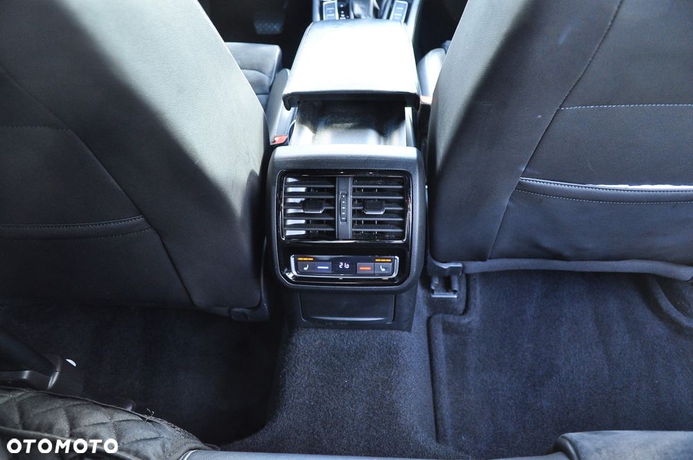 Volkswagen Passat 2.0 TDI EVO Elegance DSG - 24