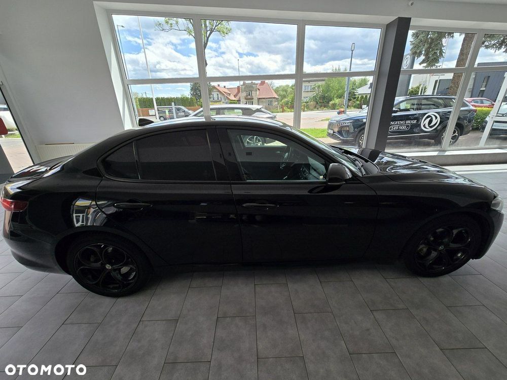 Alfa Romeo Giulia - 8