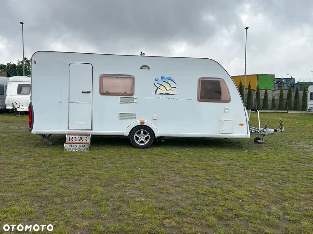 KNAUS 500 SUDWIND z przedsionkiem, napędem i łóżkami piętrowymi. - 8