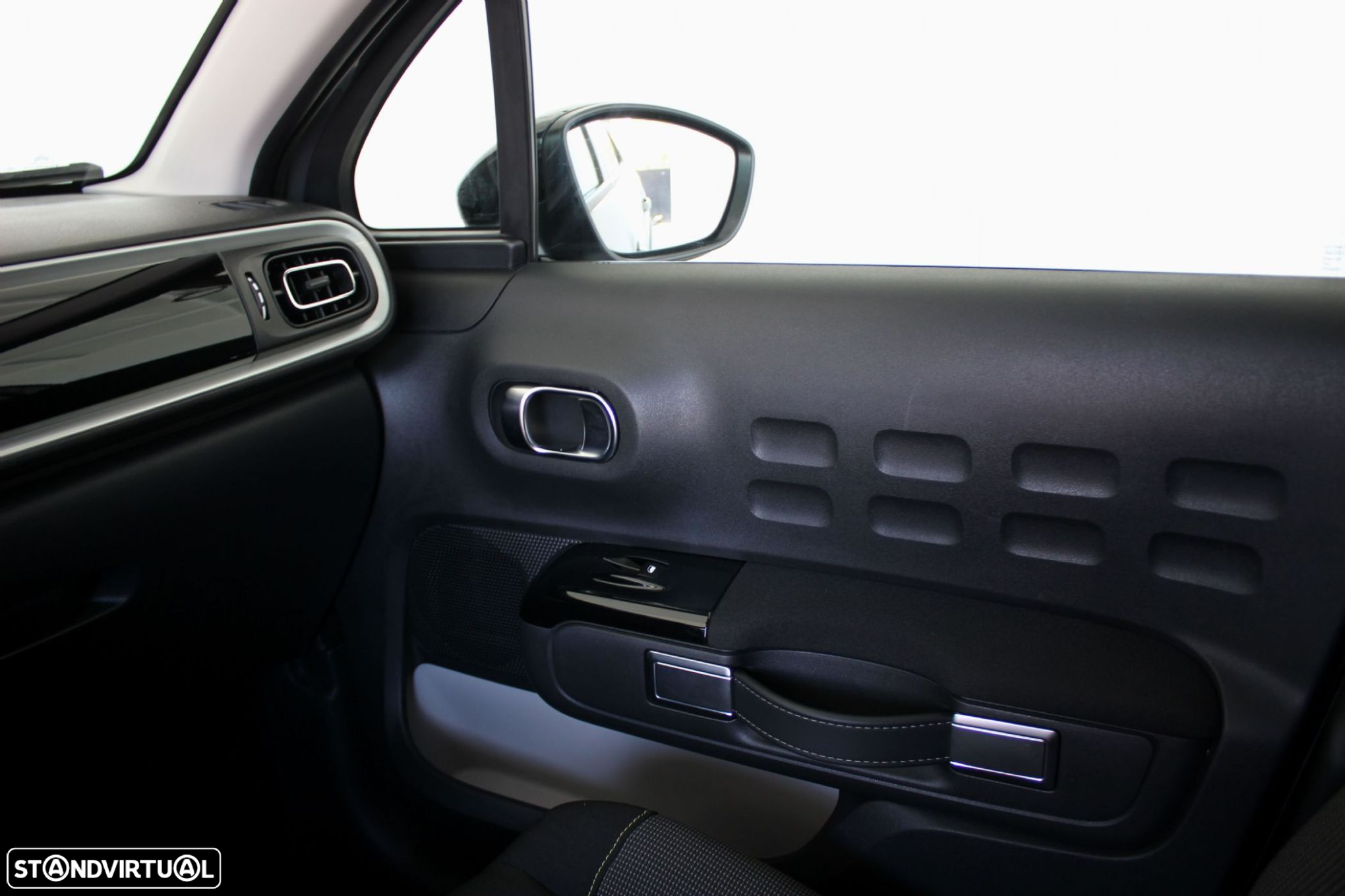 Citroën C3 1.2 PureTech Shine Pack EAT6 - 32