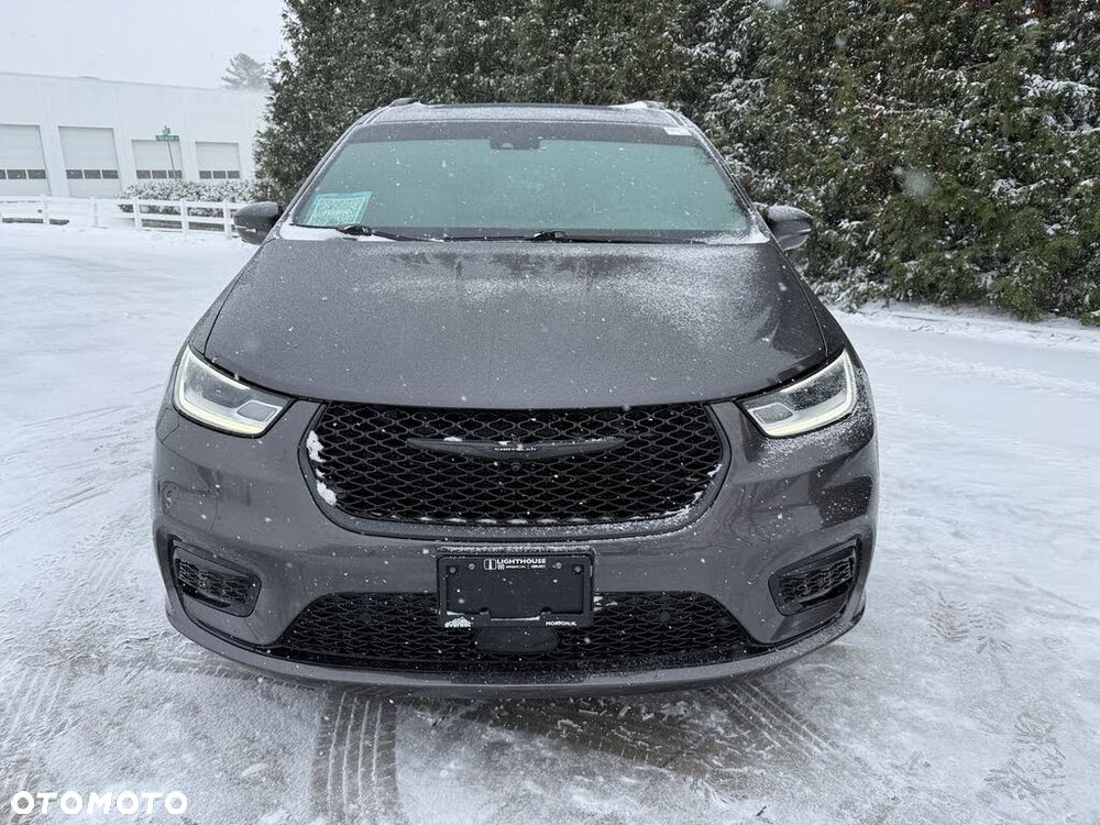 Chrysler Pacifica - 2