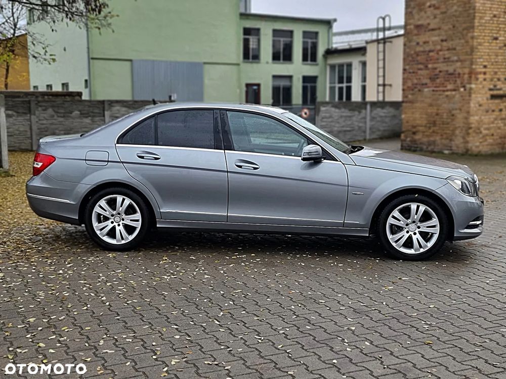 Mercedes-Benz Klasa C 180 CGI BlueEFFICIENCY Avantgarde - 1