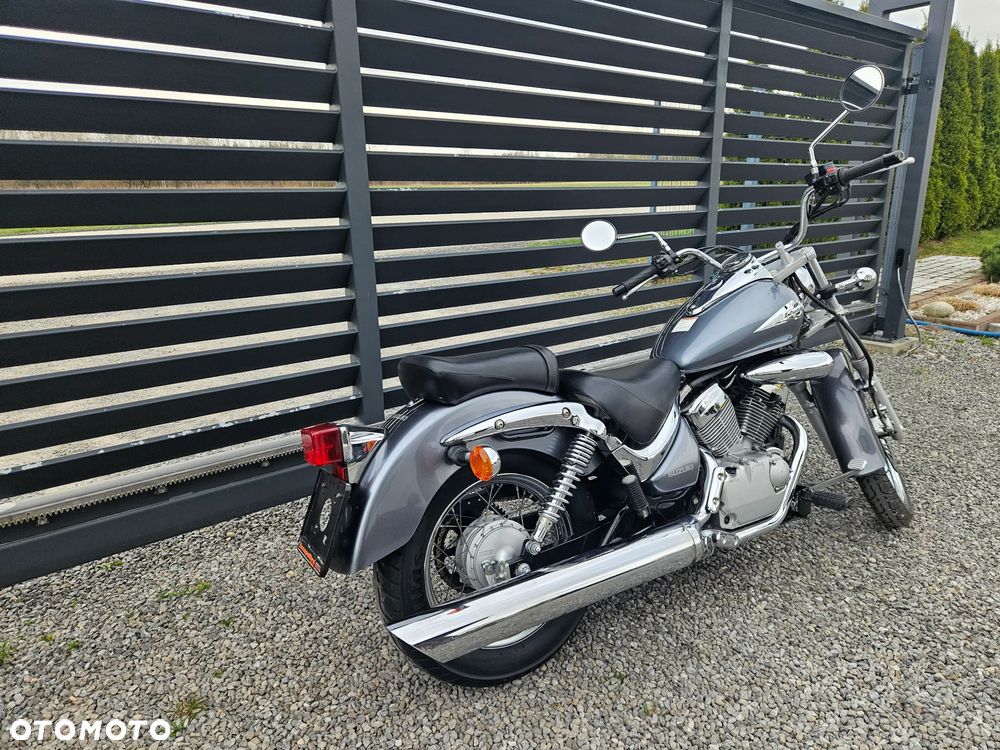 Suzuki Intruder - 3