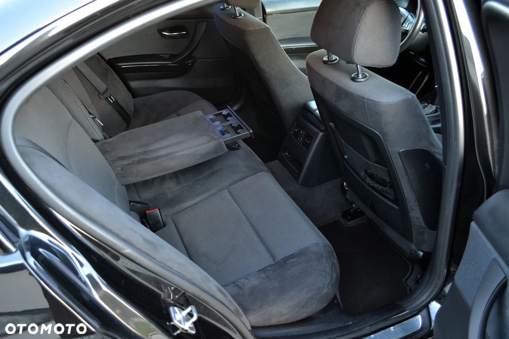 BMW Seria 3 320d DPF Edition Sport - 8