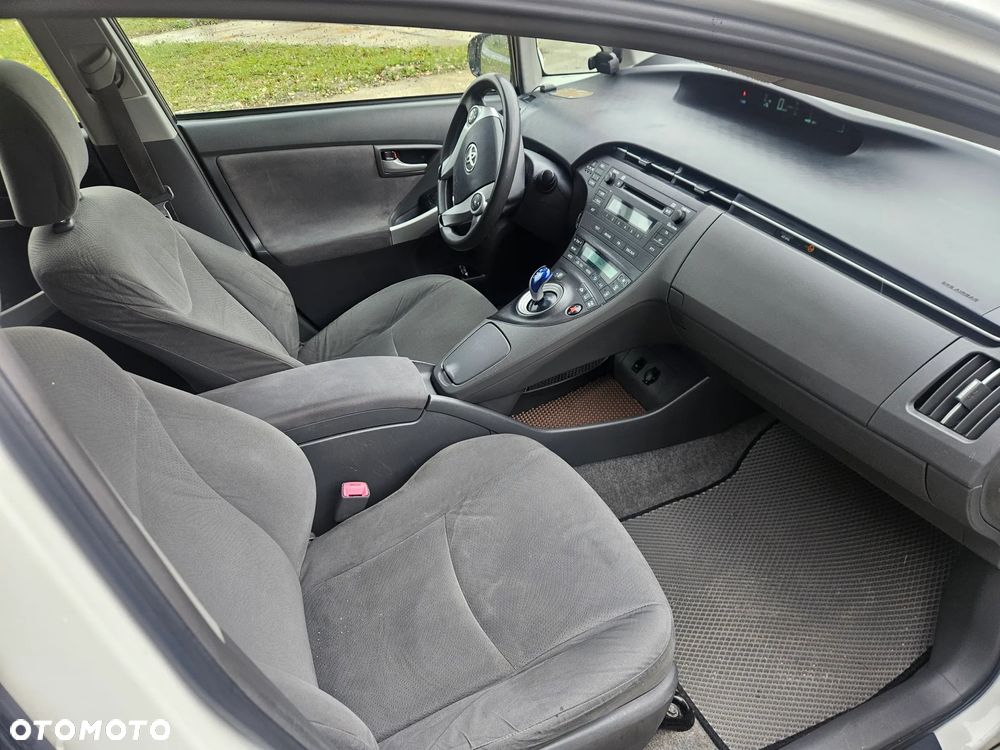 Toyota Prius 1.8 HSD Prestige - 6