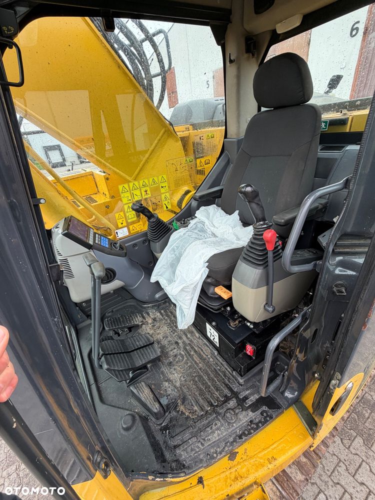 Komatsu PC228US-10 - 17