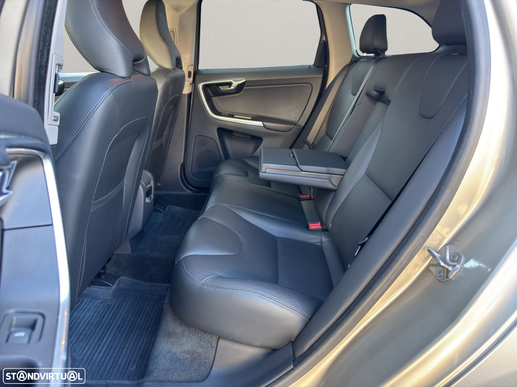 Volvo XC 60 2.4 D4 Summum AWD Geartronic - 13