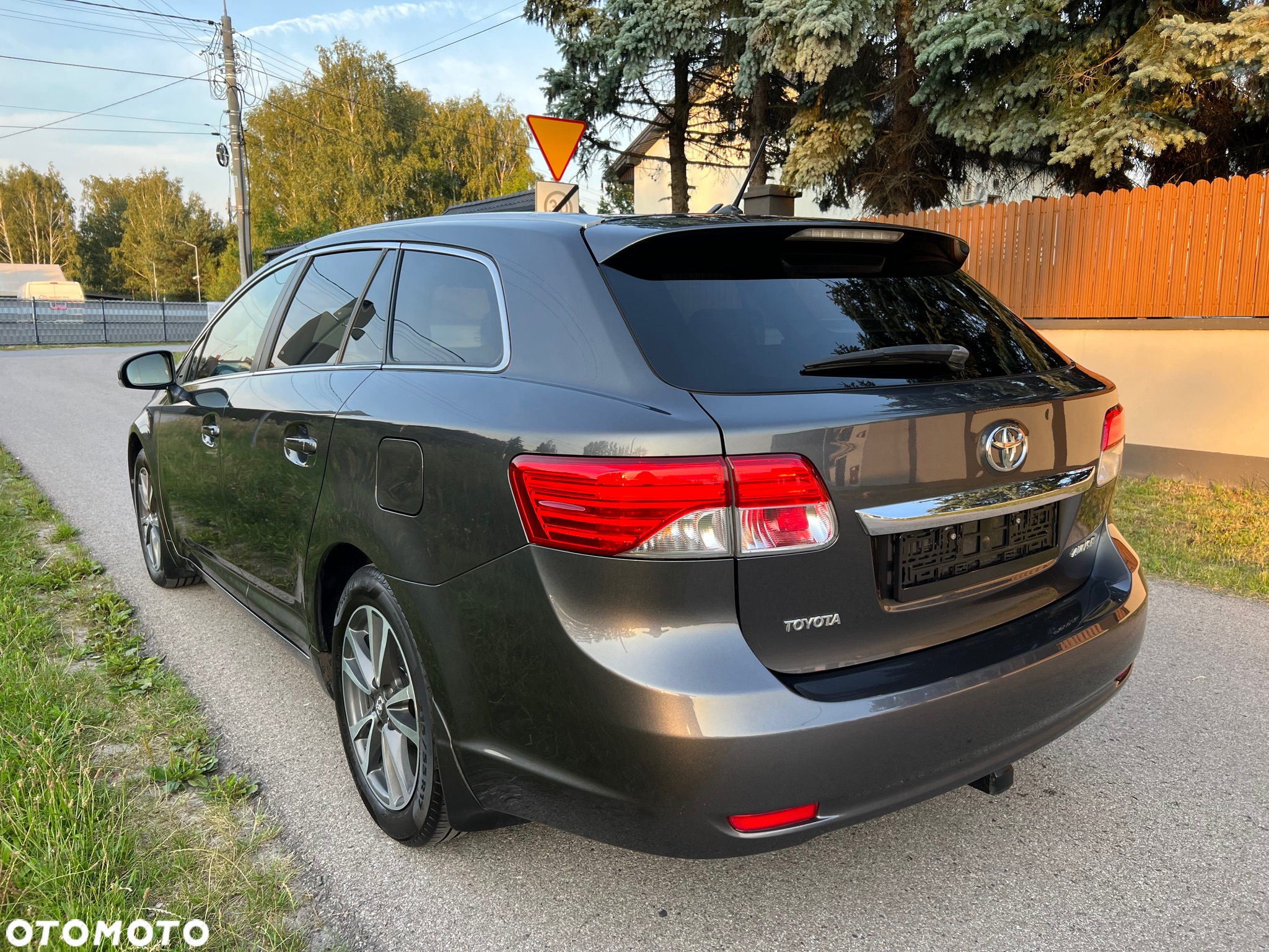 Toyota Avensis 1.8 Premium - 11