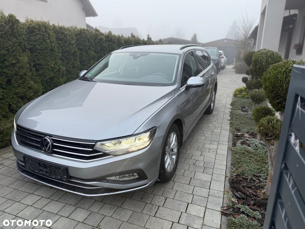 Volkswagen Passat - 1