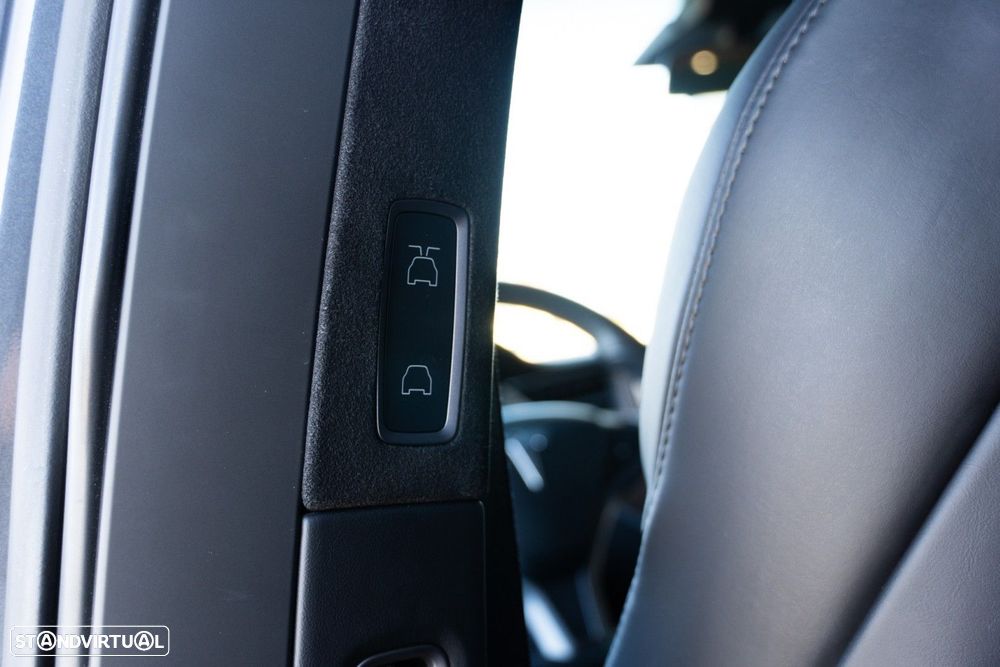 Tesla Model X - 44