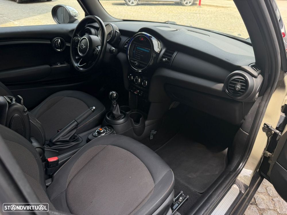 MINI 3 Portas One D - 21