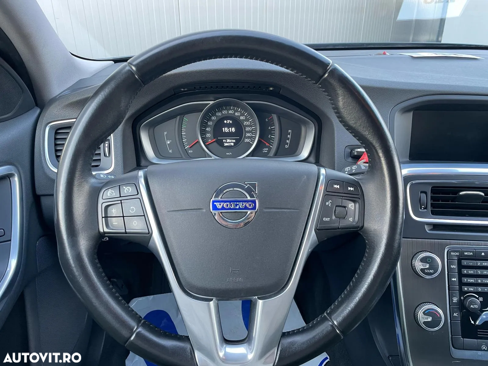 Volvo V60 D3 Geartronic Momentum Pro - 17