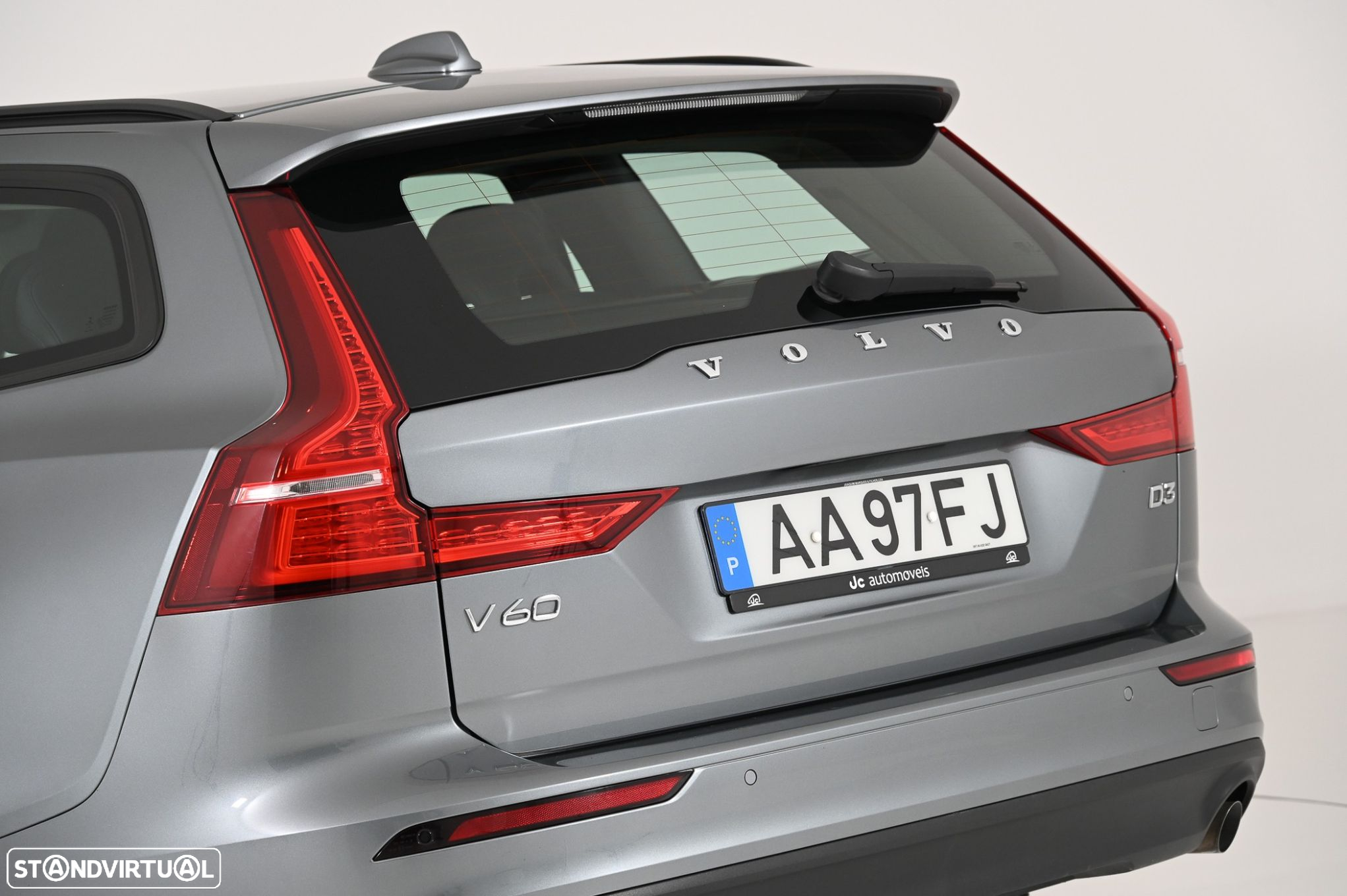 Volvo V60 2.0 D3 Momentum Geartronic - 10
